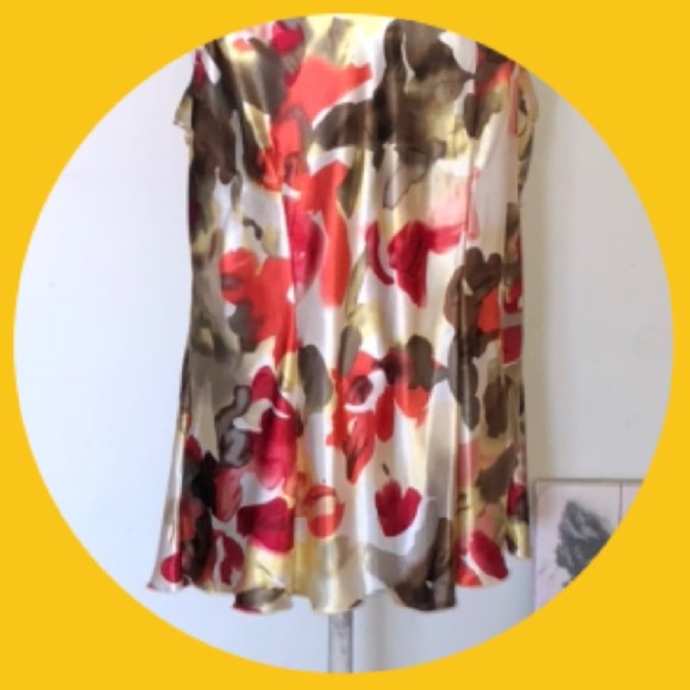 Women’s Ruffle Top - Picture 4 of 4
